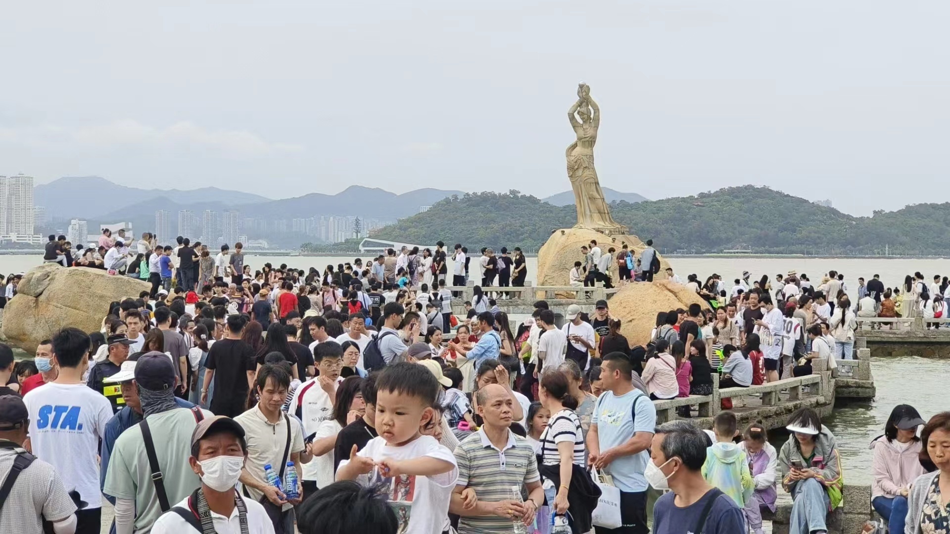 港珠澳大桥。