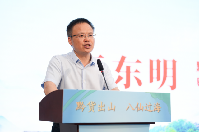 黔东南州人民政府党组成员、副秘书长、粤黔协作工作队黔东南工作组组长匡东明。