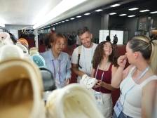 体重管理鞋、加热服、制冷服亮相广交会，“黑科技”助力潮流服饰抢占全球市场