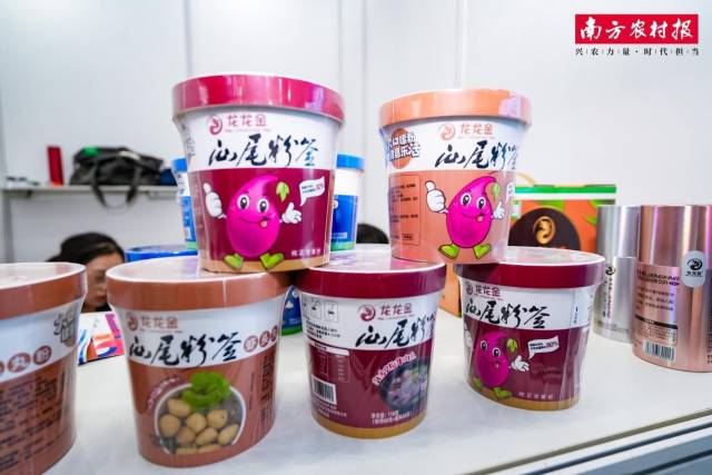 “龙龙金”汕尾粉签亮相深圳食博会。助力“百万万工程”纵深睁开，到“最美甘薯”绿色植保，乐成哺育出龙龙金系列、摄影：吴秒衡