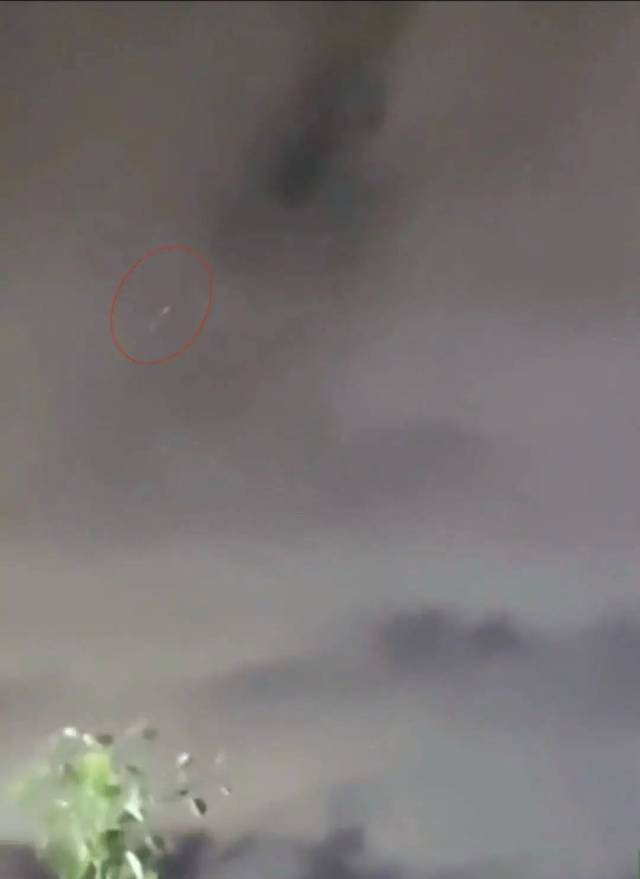 网友在成都上空拍到的“龙”(视频截图) 网友在成都上空拍到的“龙”(视频截图)