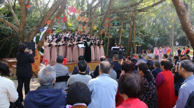 “一起来 更精彩”阳江市文艺志愿者惠演合唱专场。 