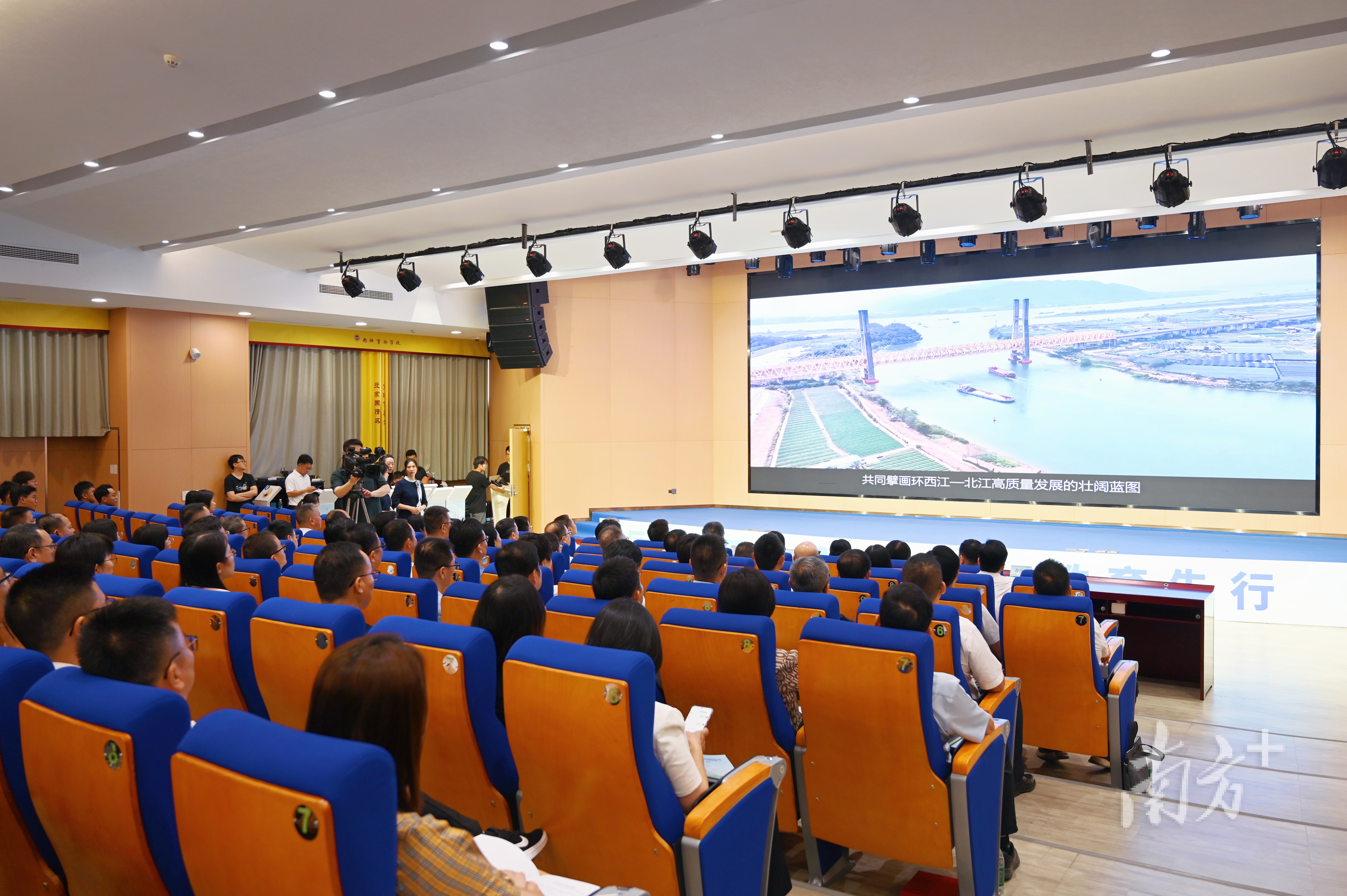 5月7日，佛山市举行“环两江”先行区基础教育扩优提质行动启动仪式。