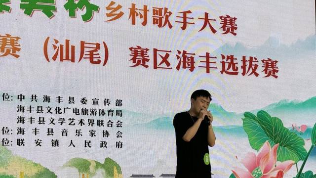 朱玉山演唱《瓦唔哉》。  