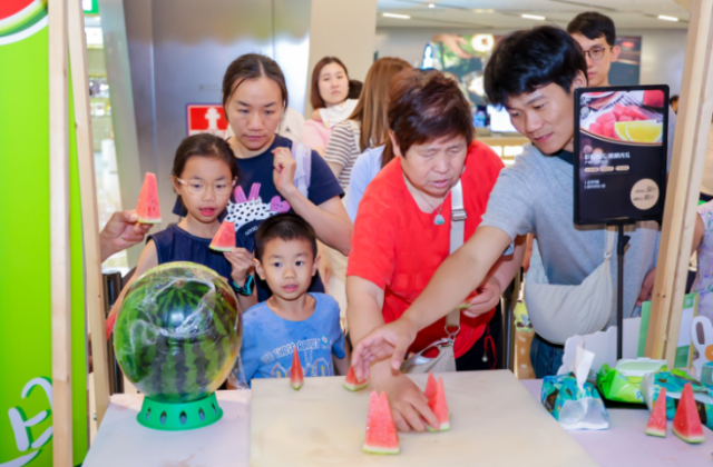 山西夏县西瓜引客潮来。