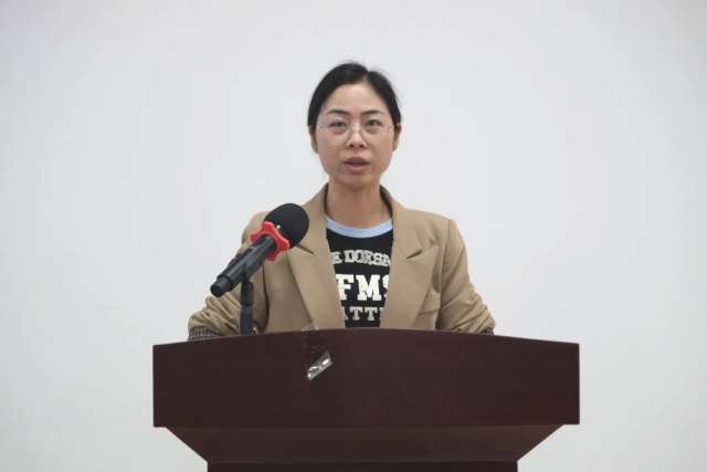 学员代表彭路娣发言