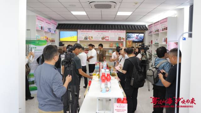 2025广东早熟荔枝（粤西）上海采购商精准对接会现场。