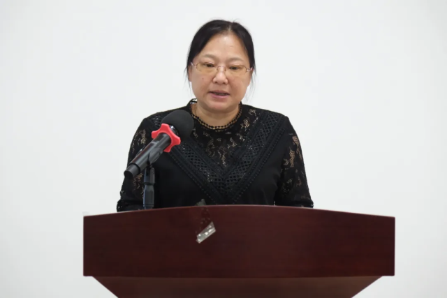 英德市妇联党组成员、副主席邹凌致辞