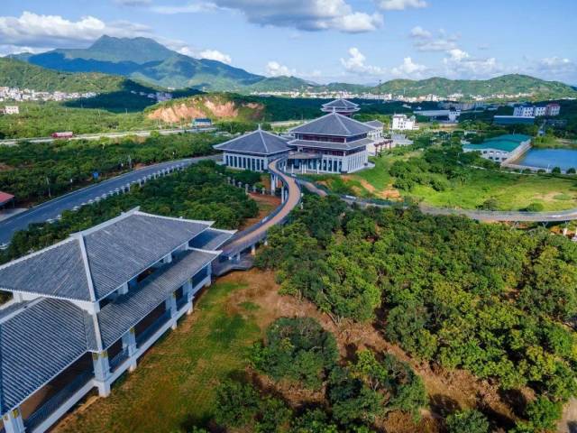 茂名深入发掘和整合荔枝文化资源，深化农文旅融合。图为中国荔枝博览馆、国家荔枝种质资源圃、中国荔枝产业大会会址。