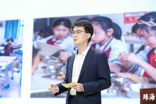 正圆控股党委委员董冬