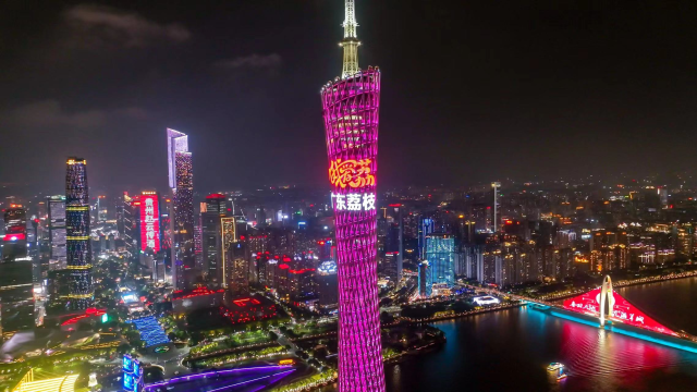 在广东荔枝“12221”市场体系建设推进下，5月20日已经成为广东荔枝的节日，这一天用荔表达爱成为时尚潮流。（吴秒衡 摄）