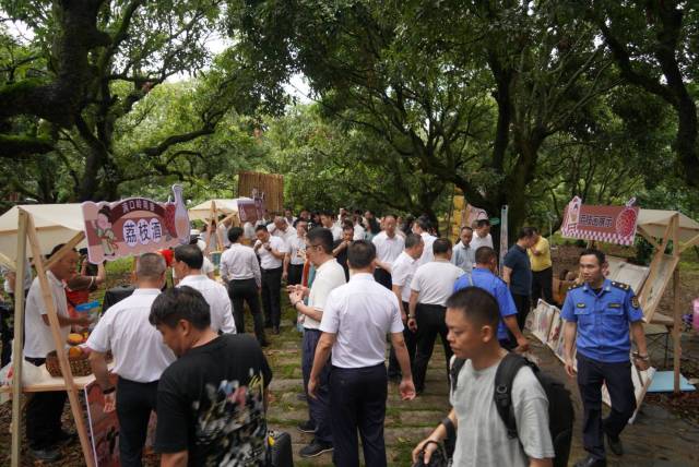 荔林市集人气火爆。