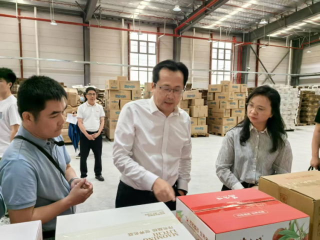 了解企业荔枝仓储物流情况�。淘宝
、企业仓储物流、胜佳超市等采购商代表座谈交流	
，