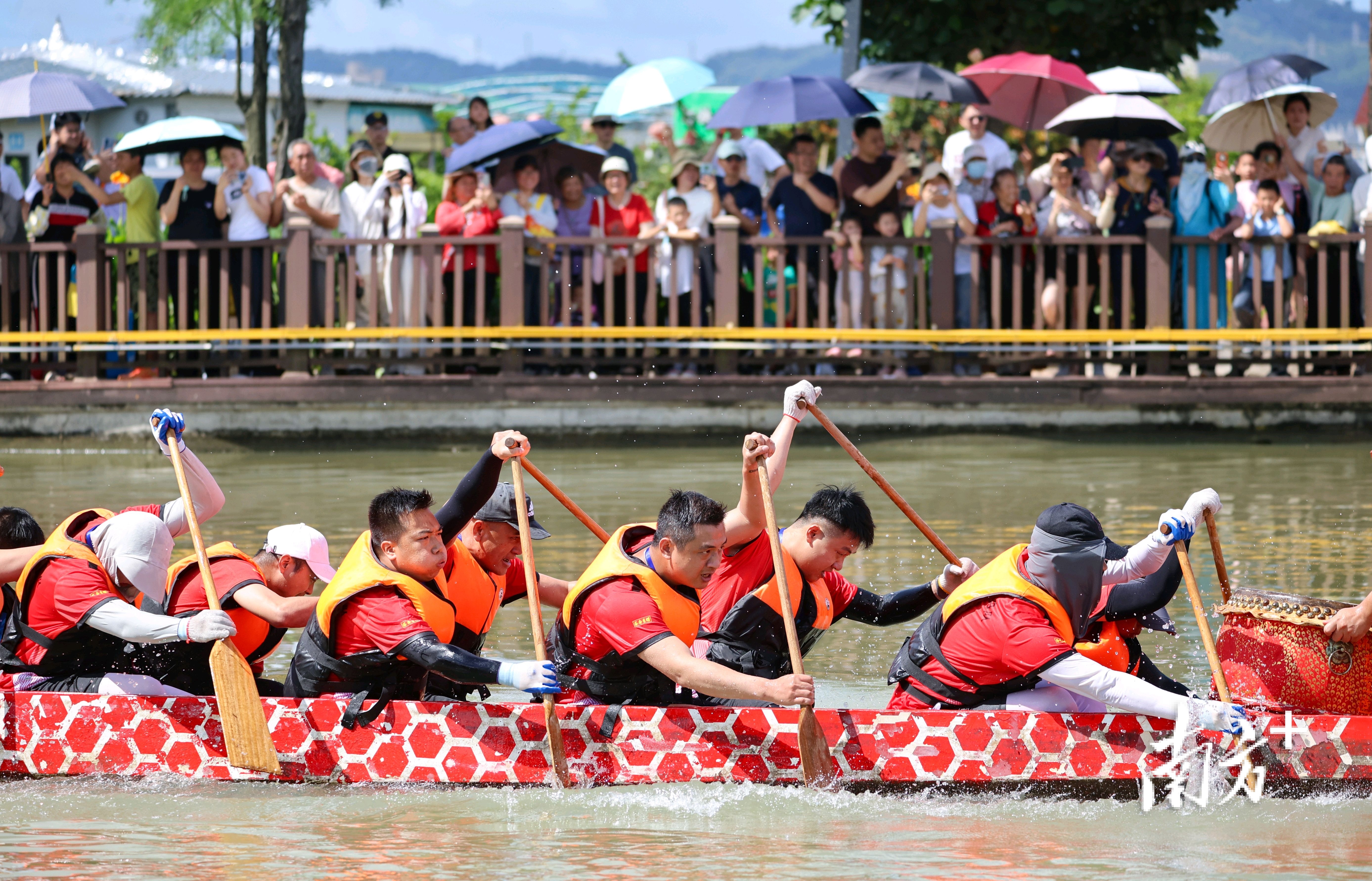 广安社区代表队以微弱优势夺得冠军。  南方+ 关铭荣 拍摄
