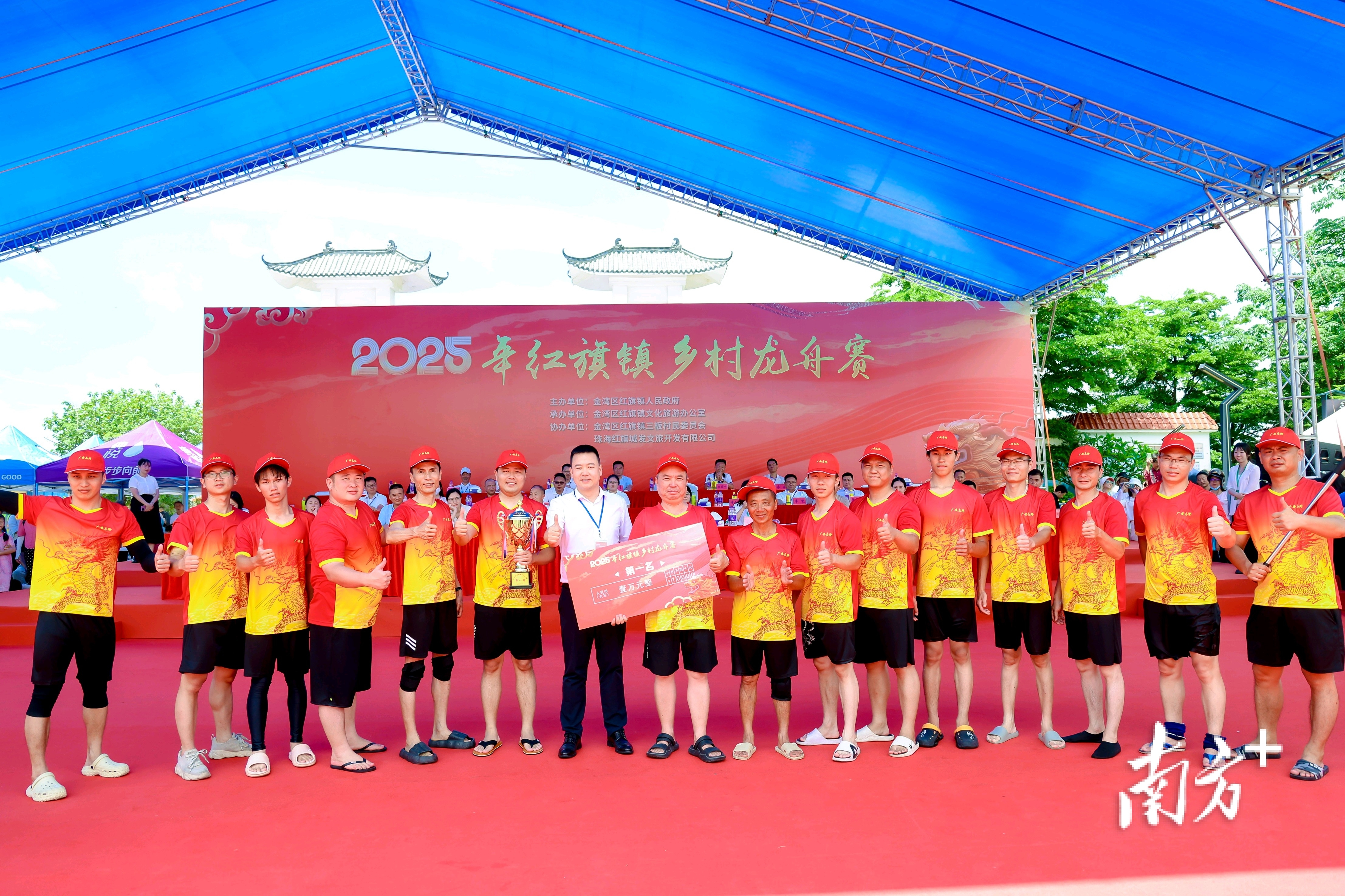 广安社区代表队以微弱优势夺得冠军。  南方+ 关铭荣 拍摄