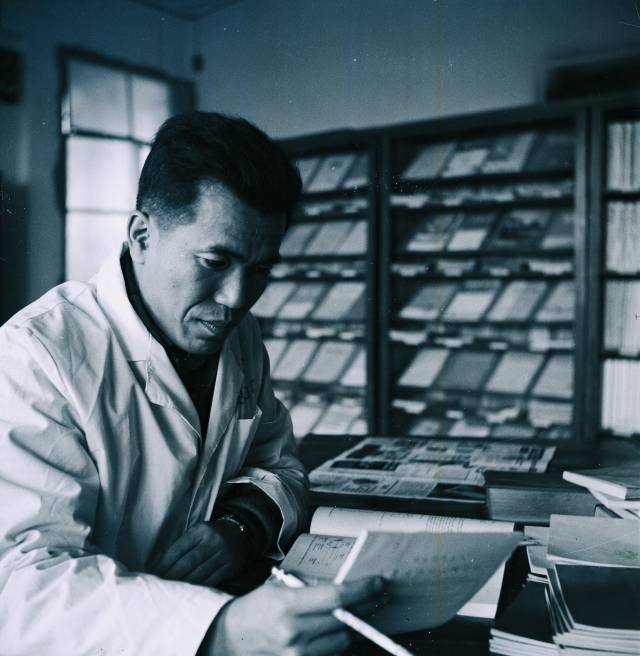 上世纪80年代,卢瑞华同志在佛山市分析仪器厂工作。 上世纪80年代,卢瑞华同志在佛山市分析仪器厂工作。