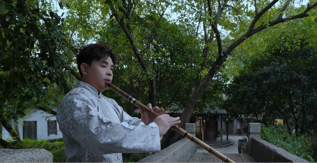 王常亮演奏洞箫。  受访者供图