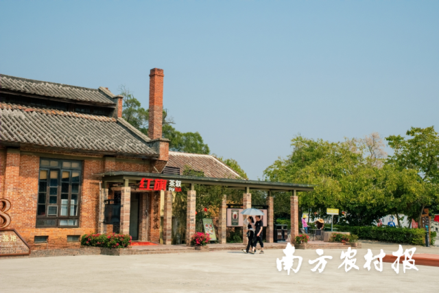 红砖乌瓦的红旗茶厂。