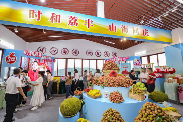 高州馆内宾客络绎不绝。