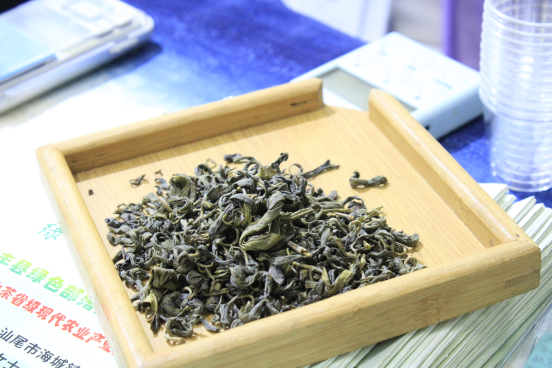 莲花山茶茶汤金黄油亮，带有甜润的蜜香。 &nbsp;