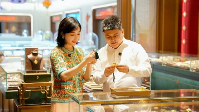 IP联名“狂魔”周大生缘何为爱“痴狂”？广东珠宝一线走访精彩继续