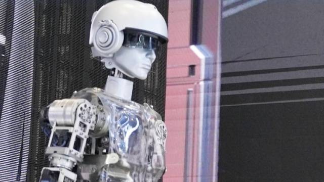 文博会现场直击：机器人弹古筝，用算法演绎“神仙指法”