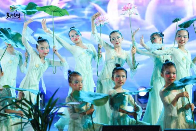 当晚，2025年多彩乡村音乐会（翁源·翁城站）举行。