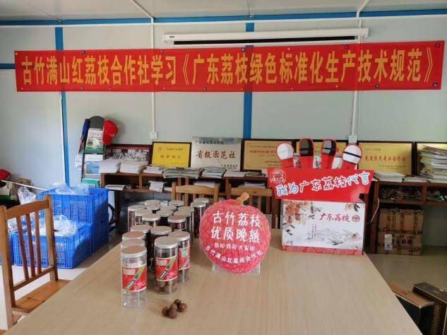 合作社定期对社员进行技术培训。