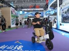 “瓷娃娃”逛文博会：“有了它，我能爬山了！”