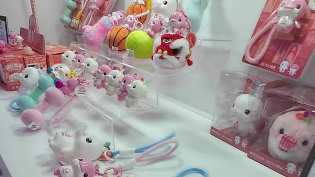 忙得一头汗！文博会东莞潮玩“爆单”