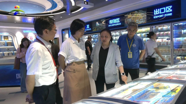 参会嘉宾参观国联企业信息化中心及生产车间