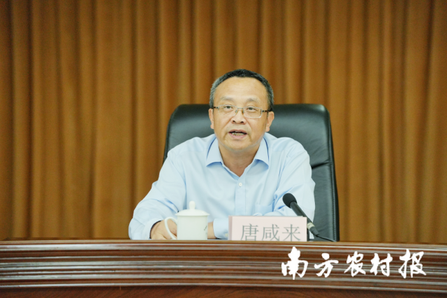 自治区农业农村厅副厅长唐咸来。