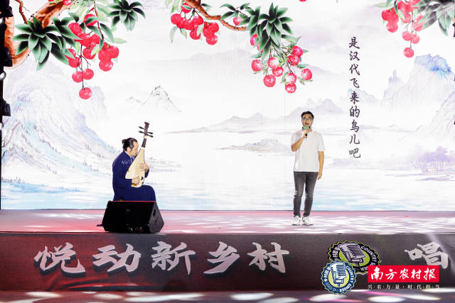 首屆大賽季軍陳英華創(chuàng)作的《荔枝紅》,，譜寫了專屬嶺南鄉(xiāng)村的動人之歌。  