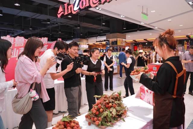 仙品荔在山东济南银座超市甜蜜上线，受到消费者好评