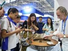 外国人也来文博会应聘！文博会架起“文化新丝路” | 有点艺思