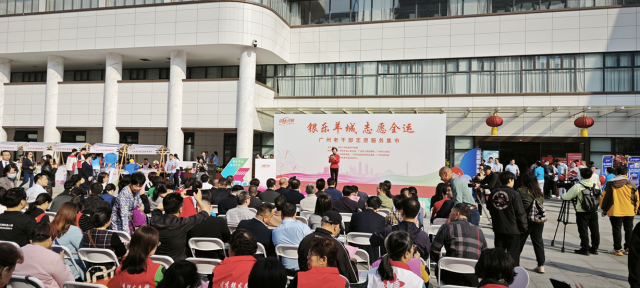 廣州市委老干部局和駐清遠(yuǎn)市陽山縣小江鎮(zhèn)幫扶工作隊(duì)舉辦廣州老干部志愿服務(wù)集市活動，積極推介小江鎮(zhèn)的優(yōu)質(zhì)農(nóng)副產(chǎn)品,。