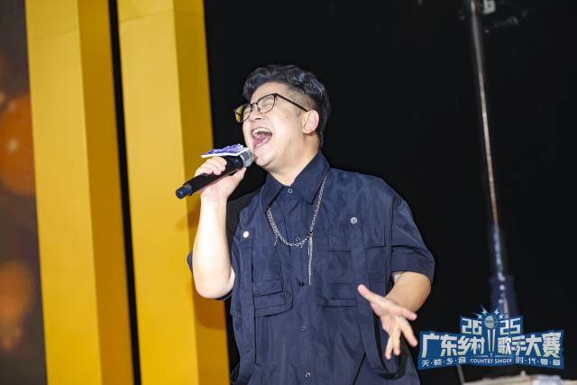 历届获奖乡村歌手登台献唱。 历届获奖乡村歌手登台献唱。