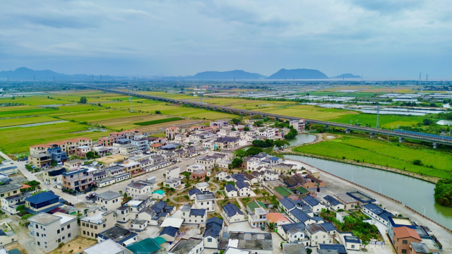 汕尾市海丰县梅陇镇联兴村委谢厝乡农房风貌焕然一新。（省“百千万工程”指挥办供图）