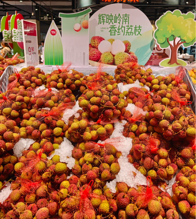 永辉超市花都融创茂店“辉映岭南 香约荔枝”专区