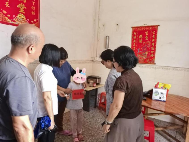 5月22-23日，广东省妇联一级巡视员罗敏带队前往连滩镇开展“护航成长情暖六一”困境儿童走访慰问和调研活动。