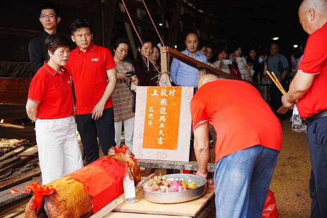 汉阴县城关镇：瓜果香飘“云端”