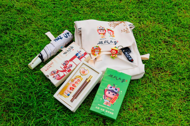 茂南古荔文创礼盒。 茂南古荔文创礼盒。