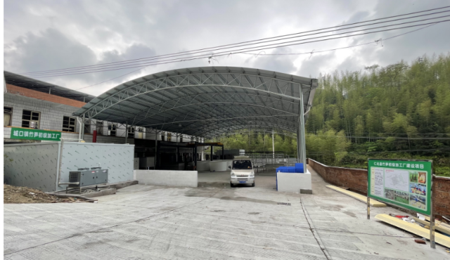 城口镇东坑村竹笋初加工厂正在安装设备  