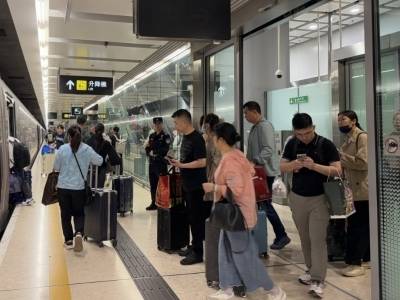 圳经观｜深港通关人数屡创新高，百万客流如何让大湾区“越变越小”？