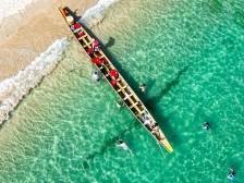 深圳东涌“玻璃海”上划龙舟，市民直呼“太燃了”！