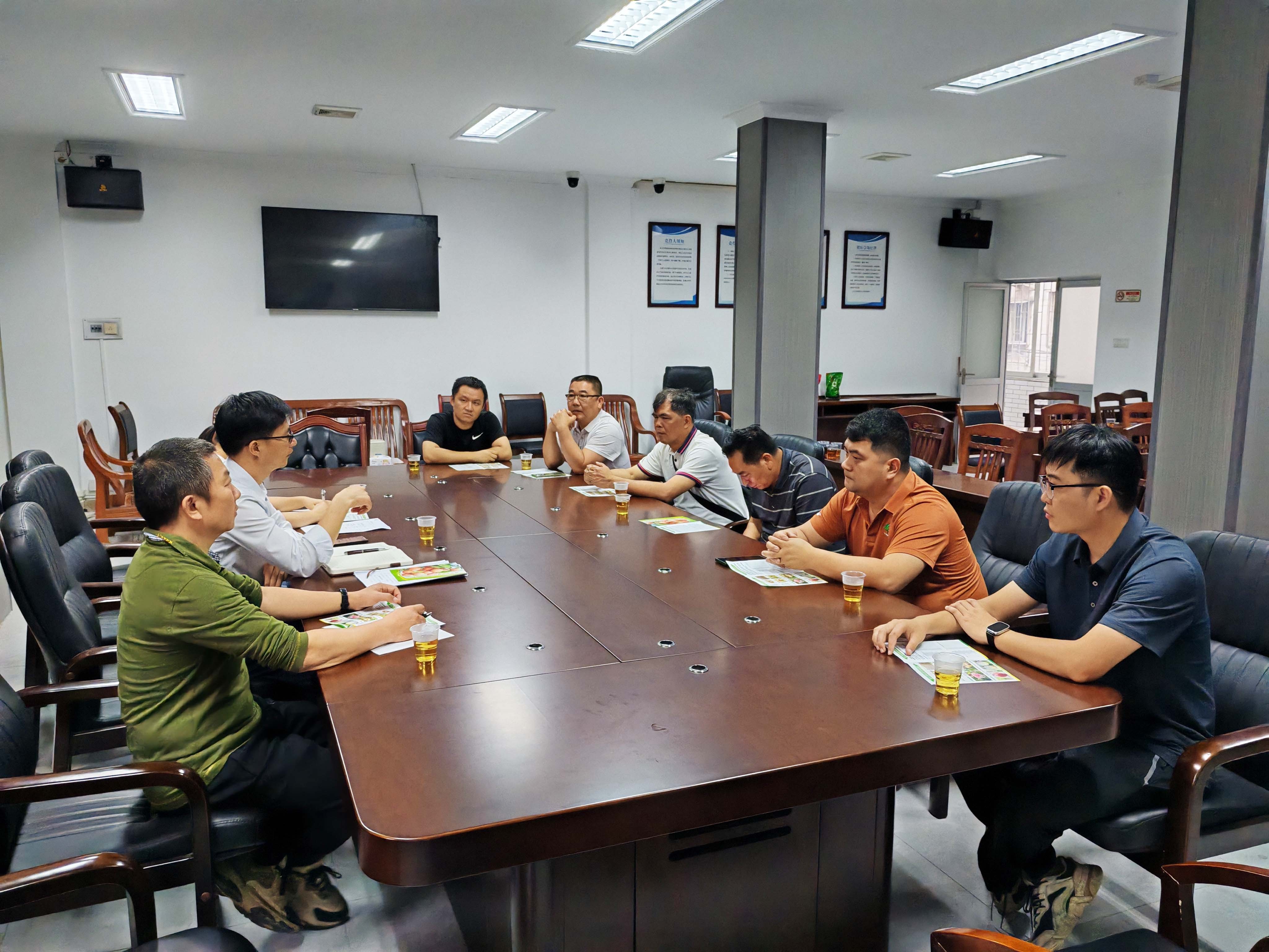 从化区农业村落子局机关辖区农药批发商召开专题团聚。时天