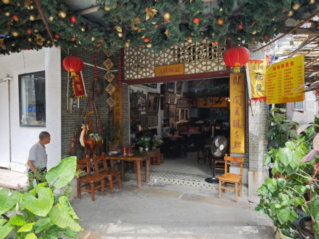 陈大亮的百年理发店，见证了小洲村从门庭若市到庭前冷落。