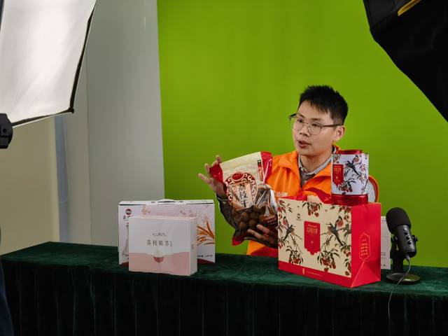从化驿站经由收集直播推介中间特产