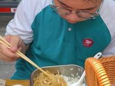 考点门口这顿饭，让他觉得“挺幸福的”