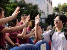 广东：高考首日顺利进行，为17名视障考生提供大字号试卷